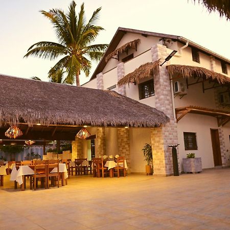 Hotel Baobab Cafe Morondava Exterior photo