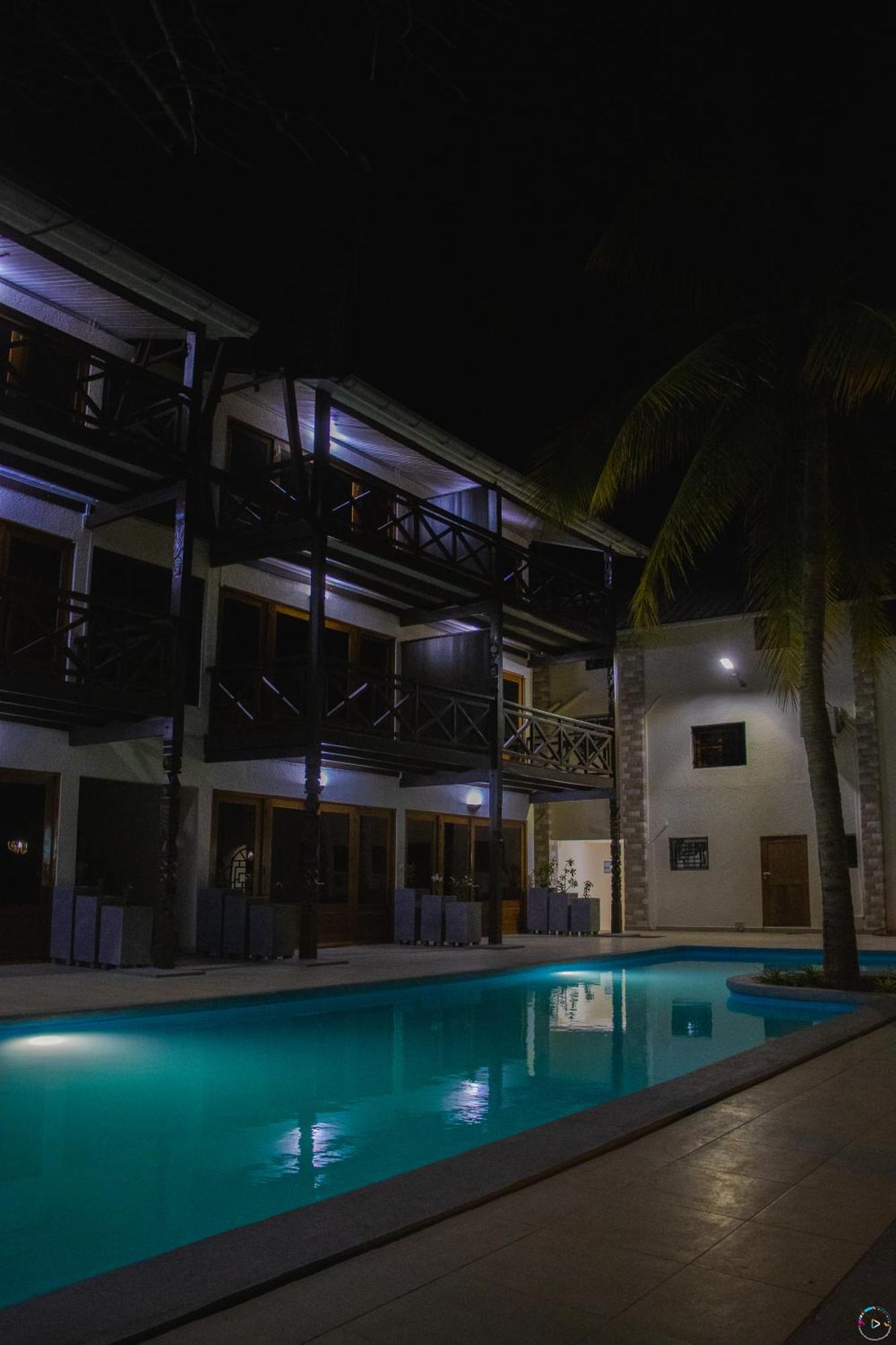 Hotel Baobab Cafe Morondava Exterior photo