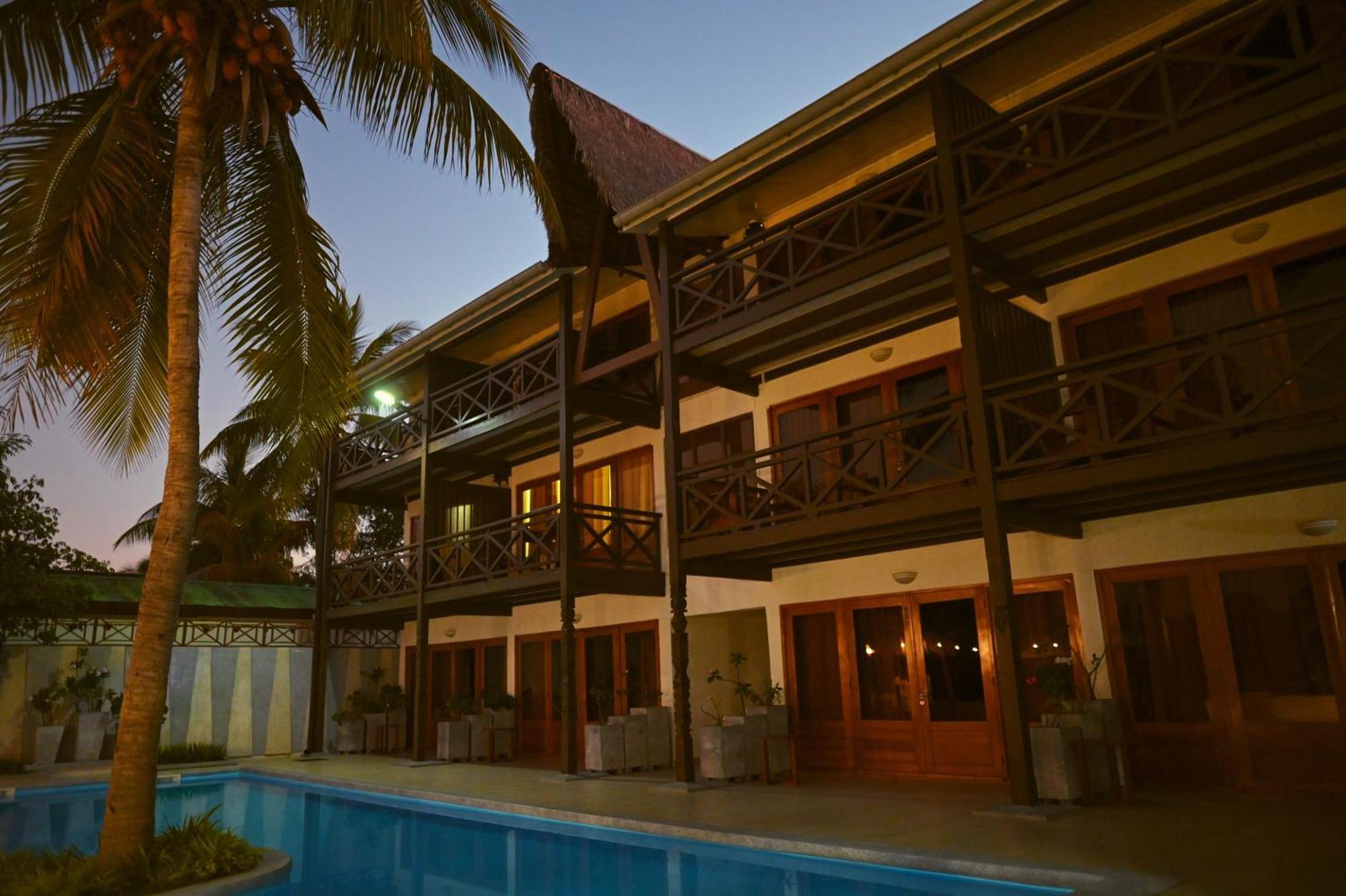 Hotel Baobab Cafe Morondava Exterior photo