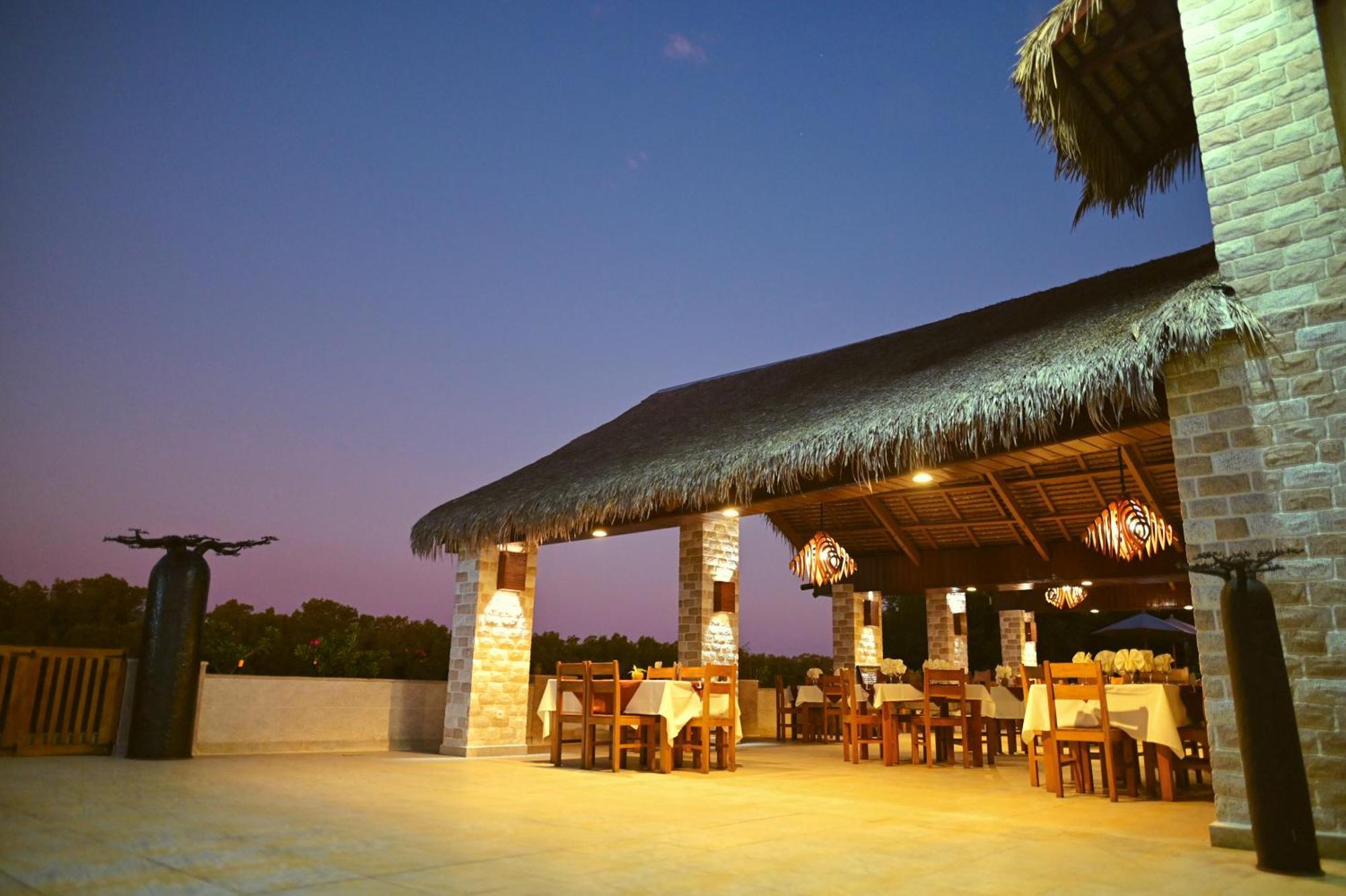 Hotel Baobab Cafe Morondava Exterior photo
