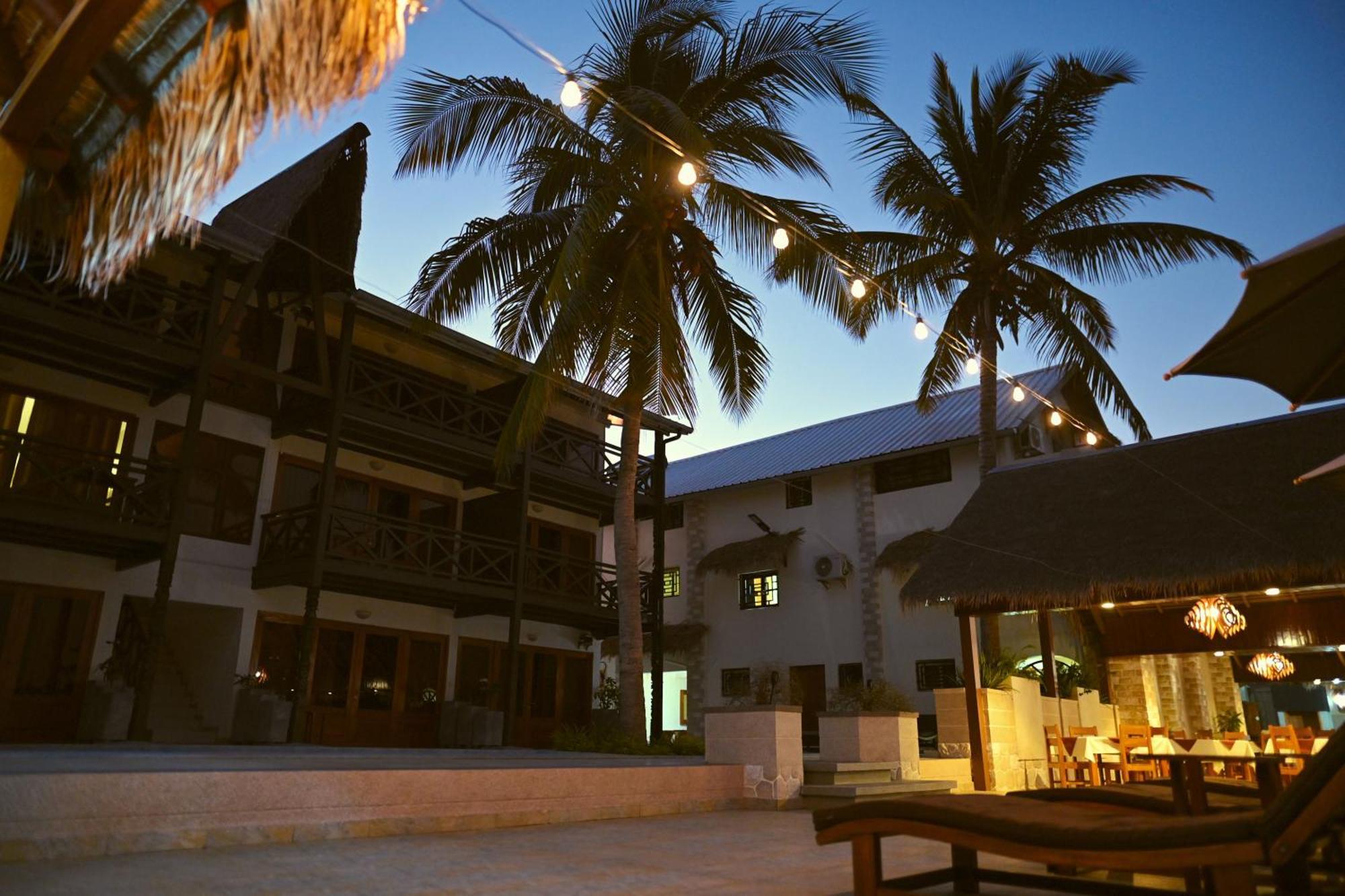 Hotel Baobab Cafe Morondava Exterior photo