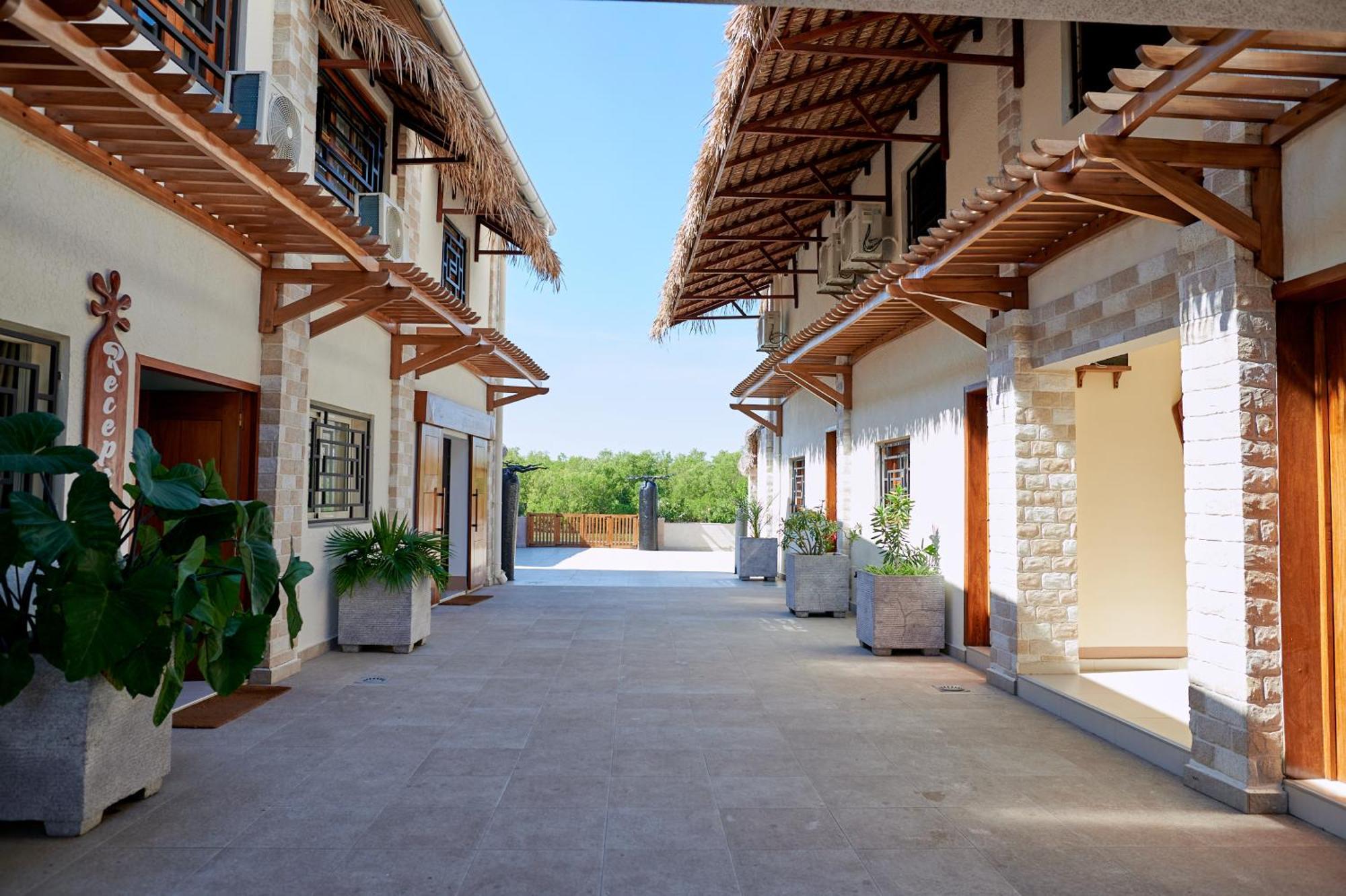 Hotel Baobab Cafe Morondava Exterior photo