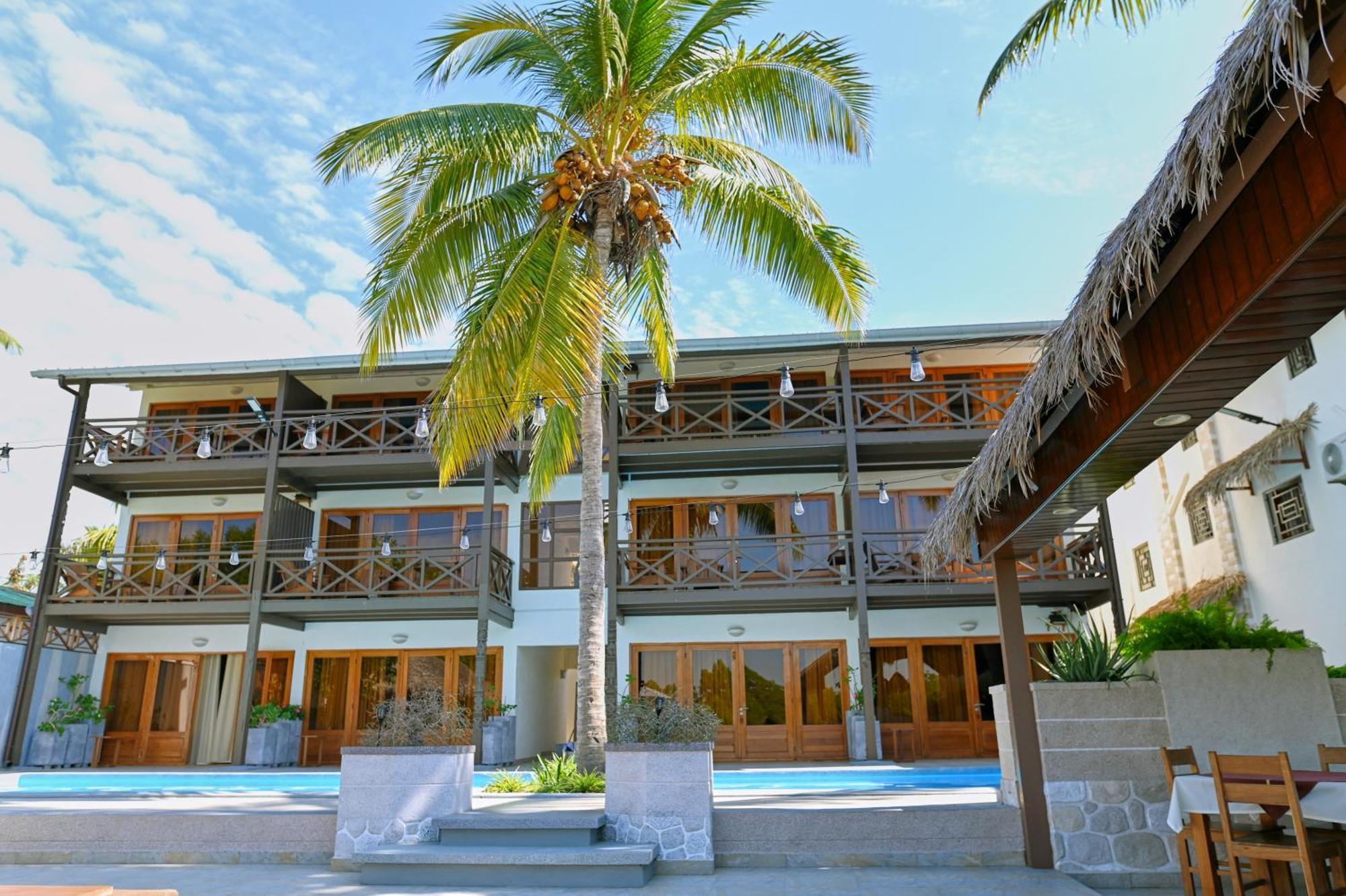 Hotel Baobab Cafe Morondava Exterior photo